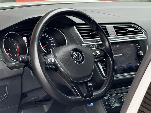 Volkswagen TIGUAN 1.5 TSI ACT Comfortline Business Navi / Adapt. Cruise / Elektrische Klep / Trekhaak