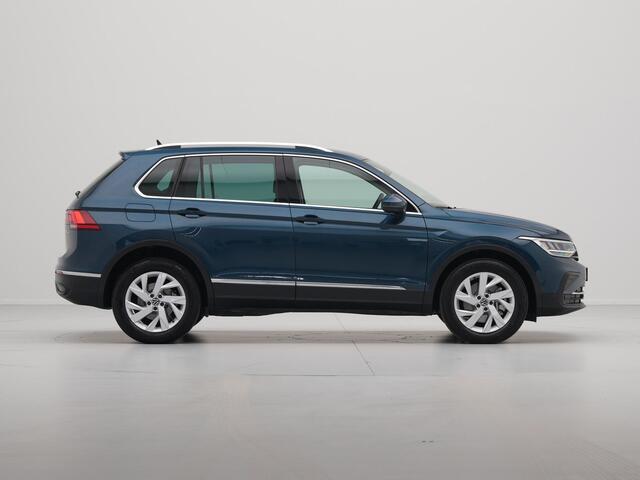 Volkswagen TIGUAN 1.4 TSI 245pk eHybrid Life Navigatie Stoelverwarming Side Assist Acc 194