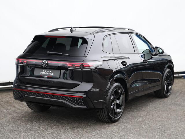 Volkswagen TIGUAN 1.5 eTSI R-Line Edition 150pk DSG | Black Style | LED Matrix | Panoramadak | Keyless | Side assist | 360 Camera