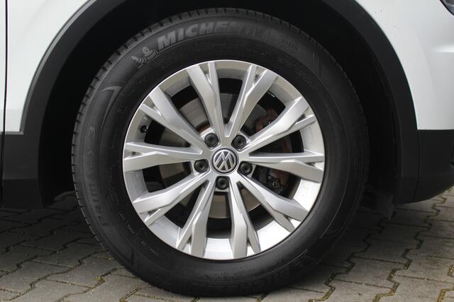 Volkswagen TIGUAN 1.4 TSI ACT Comfortline | incl. 12 maanden garantie | Adaptive cruise | DAB+ | Navigatie | Parkeersensoren V+A | Lane assist | Verkeersbord detectie | Apple Carplay | Lane assist | Bluetooth | 17" velgen | Isofix | Elektr. inklapbare spiegels |