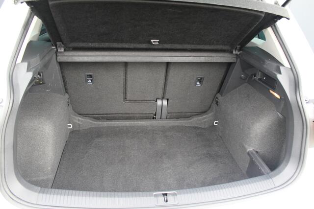 Volkswagen TIGUAN 1.4 TSI ACT Comfortline | incl. 12 maanden garantie | Adaptive cruise | DAB+ | Navigatie | Parkeersensoren V+A | Lane assist | Verkeersbord detectie | Apple Carplay | Lane assist | Bluetooth | 17" velgen | Isofix | Elektr. inklapbare spiegels |