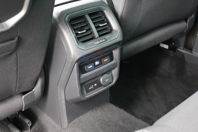 Volkswagen TIGUAN 1.4 TSI ACT Comfortline | incl. 12 maanden garantie | Adaptive cruise | DAB+ | Navigatie | Parkeersensoren V+A | Lane assist | Verkeersbord detectie | Apple Carplay | Lane assist | Bluetooth | 17" velgen | Isofix | Elektr. inklapbare spiegels |