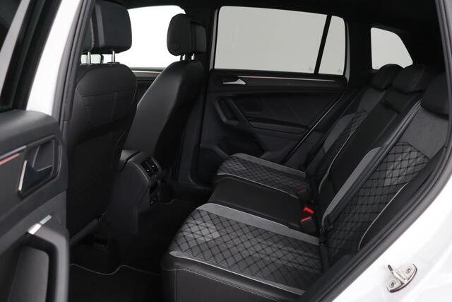 Volkswagen TIGUAN 1.5 TSI R-Line | Panoramadak | 360 camera | Trekhaak | Full LED | Stoelverwarming | Carplay | Harman-Kardon | Adaptive cruise | Navigatie