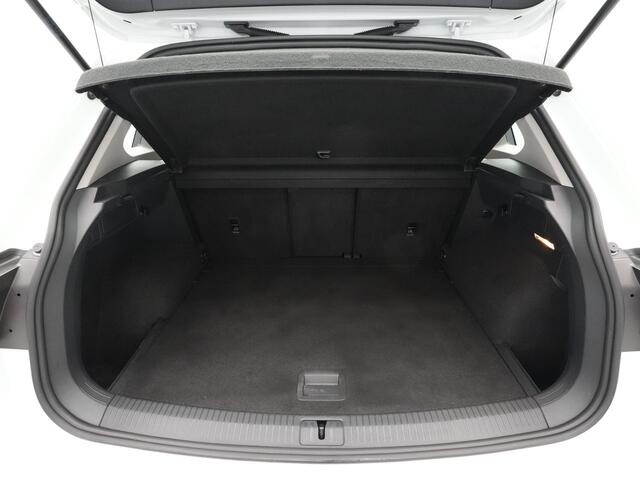 Volkswagen TIGUAN 1.5 TSI 130pk Life Business Navigatie Trekhaak Stoelverwarming Acc 83