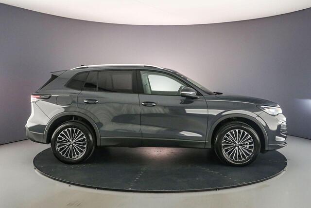 Volkswagen TIGUAN Life Edition 1.5 eHybrid 204pk DSG Automaat Adaptive cruise control, Elektrische achterklep, Navigatie, Achteruitrijcamera, Stuurwiel verwarmd, LED verlichting, Parkeersensoren