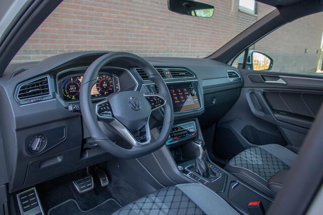 Volkswagen TIGUAN 1.4 TSI eHybrid R-Line, Carplay, Trekhaak, Stoel & Stuurverwarming, Matrix LED, Alcantara, Park Assist, Camera.