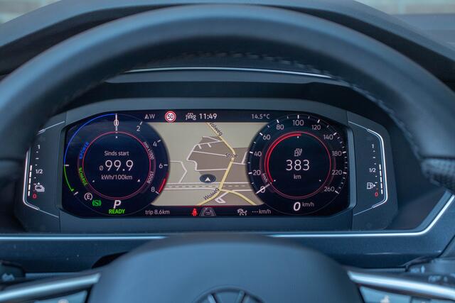 Volkswagen TIGUAN 1.4 TSI eHybrid R-Line, Carplay, Trekhaak, Stoel & Stuurverwarming, Matrix LED, Alcantara, Park Assist, Camera.