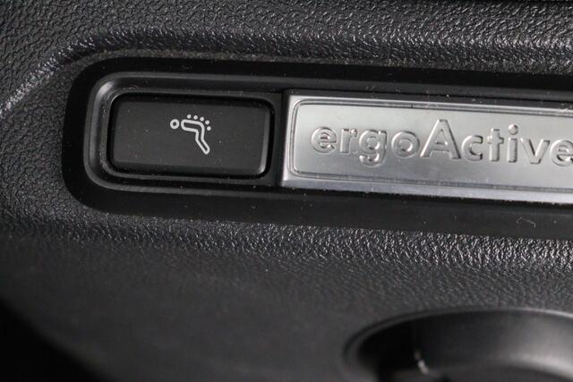 Volkswagen TIGUAN 1.5 TSI Life | Stoelverwarming | Trekhaak | LED Plus | Camera | Massage | Navigatie | Adaptive cruise | Ergo Active | Navigatie | Keyless