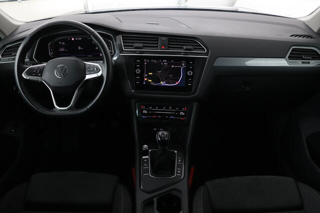 Volkswagen TIGUAN 1.5 TSI Life | Stoelverwarming | Trekhaak | LED Plus | Camera | Massage | Navigatie | Adaptive cruise | Ergo Active | Navigatie | Keyless