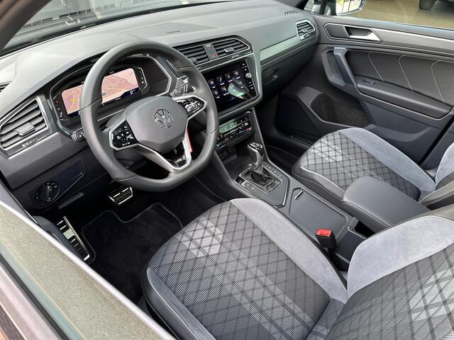 Volkswagen TIGUAN 1.5 TSI 150pk DSG R-Line | Black line | Panoramadak | Trekhaak | Camera | Dode hoek | Rijklaar incl. 1 jaar Bovag garantie