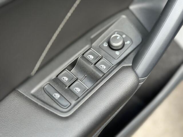 Volkswagen TIGUAN 1.5 TSI 150pk DSG R-Line | Black line | Panoramadak | Trekhaak | Camera | Dode hoek | Rijklaar incl. 1 jaar Bovag garantie