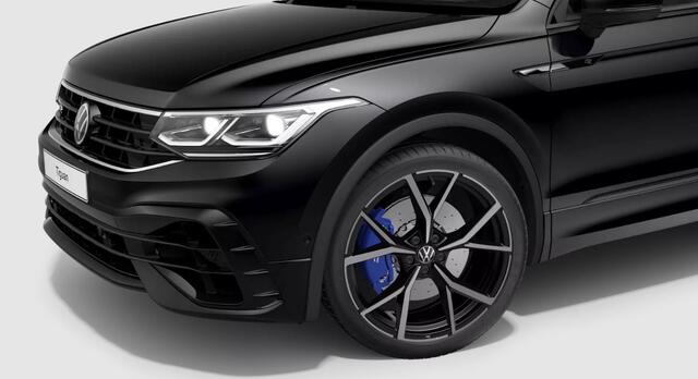 Volkswagen TIGUAN 2.0 TSI R 75 Edition 4Motion 320pk DSG / Panoramadak / 21" LMV Estoril / Black Style / Akrapovic Uitlaat / Trekhaak Elek. / IQ LED Matrix / Harman Kardon / 360 Camera / Alarm / Stuur en Stoelverwarming V+A / Head-Up Display / VW