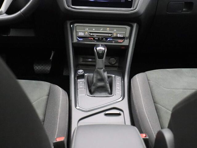 Volkswagen TIGUAN 1.4 TSI eHybrid Elegance Business+ | Panorama-dak | Achteruitrijcamera | Navigatie | Adaptive Cruise Control | Digitaal instrumentenpaneel