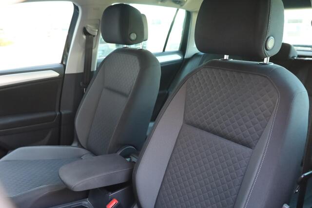 Volkswagen TIGUAN 1.5 TSI ACT Comfortline 150PK / 110kW DSG, Voorstoelen verwarmbaar, 3-zone climatronic, keyless start & entry, navigatie, LED koplampen, elektrisch verstel-, verwarm- en inklapbare buitenspiegels (spiegel pakket), trekhaak, 17" 'Montana' LMV, parkeersenso