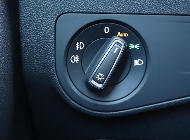 Volkswagen TIGUAN 1.5 TSI ACT Comfortline 150PK / 110kW DSG, Voorstoelen verwarmbaar, 3-zone climatronic, keyless start & entry, navigatie, LED koplampen, elektrisch verstel-, verwarm- en inklapbare buitenspiegels (spiegel pakket), trekhaak, 17" 'Montana' LMV, parkeersenso