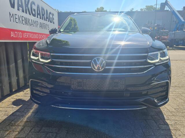 Volkswagen TIGUAN Allspace 1.5 TSI R-Line 7p. 19"/Panoramadak/Leder + memory/Trekhaak/Stuur + stoelverwarming + koeling/Elektrische klep/IQ Lights/Dodehoek/Adaptieve cruise