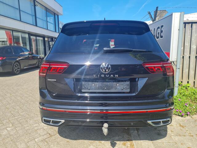 Volkswagen TIGUAN Allspace 1.5 TSI R-Line 7p. 19"/Panoramadak/Leder + memory/Trekhaak/Stuur + stoelverwarming + koeling/Elektrische klep/IQ Lights/Dodehoek/Adaptieve cruise