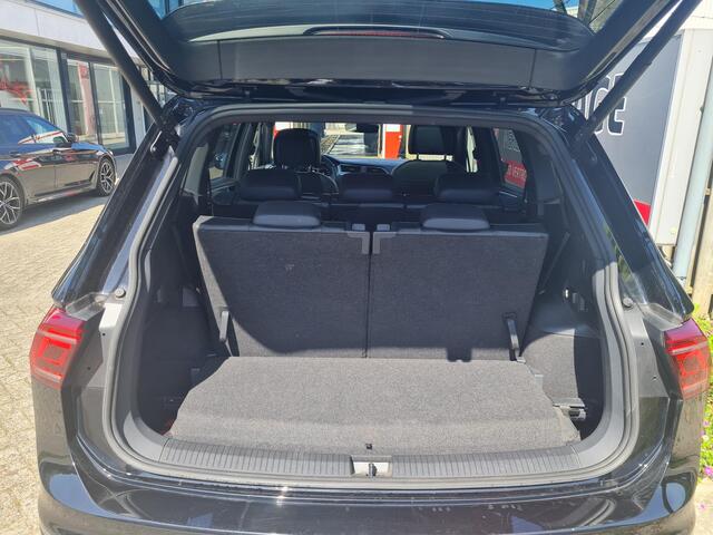 Volkswagen TIGUAN Allspace 1.5 TSI R-Line 7p. 19"/Panoramadak/Leder + memory/Trekhaak/Stuur + stoelverwarming + koeling/Elektrische klep/IQ Lights/Dodehoek/Adaptieve cruise