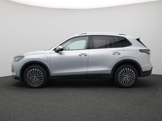 Volkswagen TIGUAN 1.5 eHybrid Life Edition 204PK DSG Adaptieve Cruise Controle, Elektr. Achterklep, Side Assist, Navi via Apple Carplay/Android Auto, Achteruitrijcamera, Winterpakket Plus, 18" LM Velgen