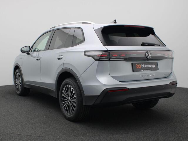 Volkswagen TIGUAN 1.5 eHybrid Life Edition 204PK DSG Adaptieve Cruise Controle, Elektr. Achterklep, Side Assist, Navi via Apple Carplay/Android Auto, Achteruitrijcamera, Winterpakket Plus, 18" LM Velgen