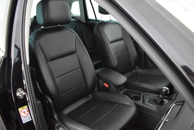 Volkswagen TIGUAN 1.5 TSI ACT 150pk DSG R-Line IQ.Drive Trekhaak Camera Leder Panoramadak Virtual Cockpit Navigatie