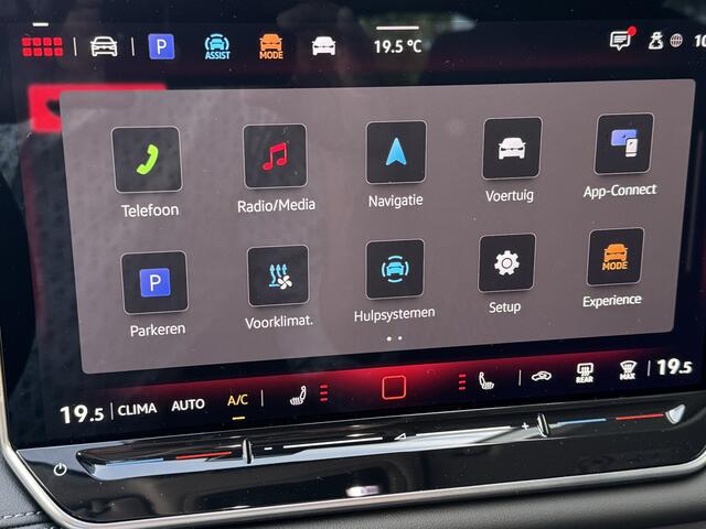 Volkswagen TIGUAN 1.5 eTSI Life Edition Trekhaak | IQ. Light | Stoelverw. | Sfeerverlichting. | standkachel