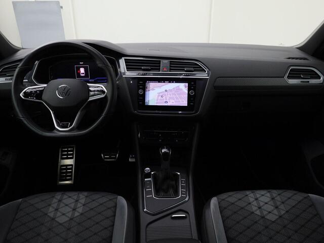 Volkswagen TIGUAN 1.5 TSI R-Line Business+ · Navigatie · Trekhaak · Camera + Parkeersensoren