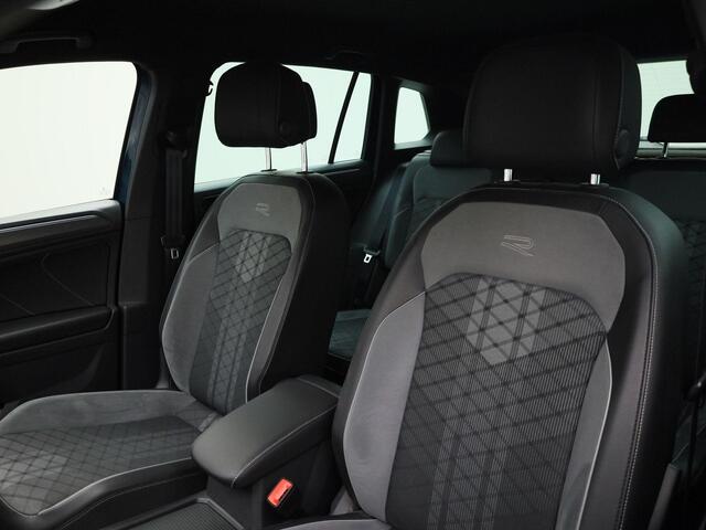 Volkswagen TIGUAN 1.5 TSI R-Line Business+ · Navigatie · Trekhaak · Camera + Parkeersensoren