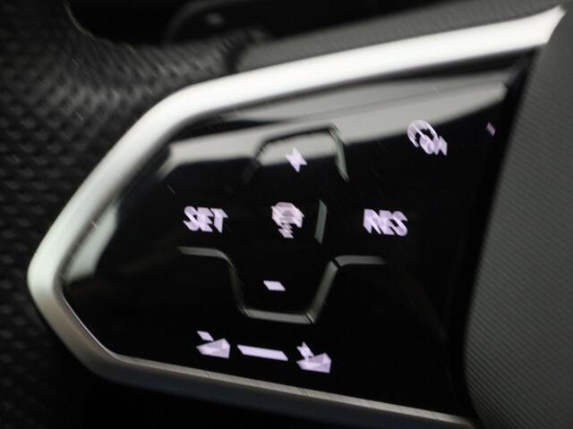 Volkswagen TIGUAN 1.5 TSI R-Line Business+ · Navigatie · Trekhaak · Camera + Parkeersensoren