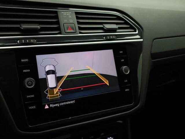 Volkswagen TIGUAN 1.5 TSI R-Line Business+ · Navigatie · Trekhaak · Camera + Parkeersensoren