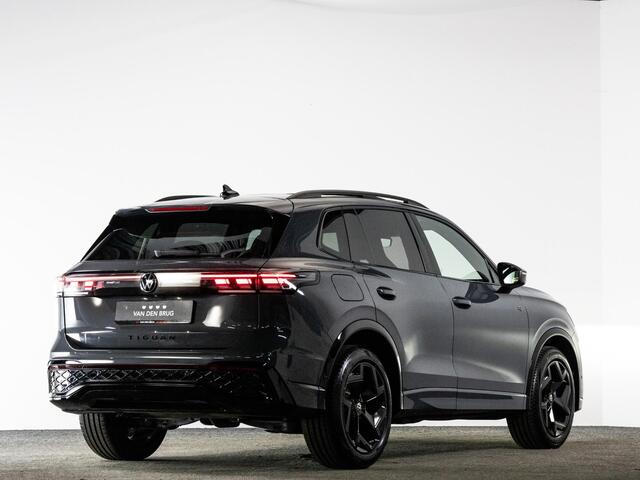 Volkswagen TIGUAN R-Line 1.5 eTSI 150 pk Automaat | LED Plus | Black Style | Panoramadak | Camera | Adaptieve cruise |