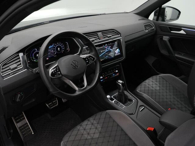 Volkswagen TIGUAN 1.4 TSI 245 pk DSG eHybrid R-Line Business | Panoramadak | Trekhaak | Navigatie Discover Pro | IQ Light | Achteruitrijcamera