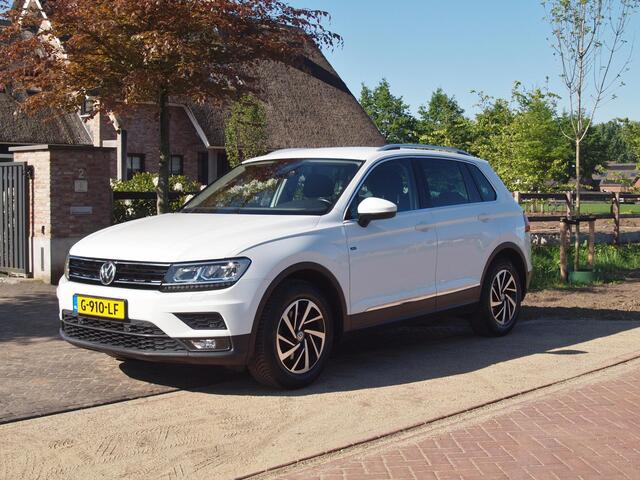 Volkswagen TIGUAN 1.5 TSI ACT Highline | Apple Carplay | Led koplampen | Automaat | Trekhaak | Parkeersensoren |