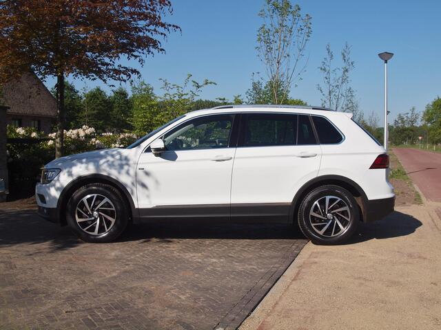 Volkswagen TIGUAN 1.5 TSI ACT Highline | Apple Carplay | Led koplampen | Automaat | Trekhaak | Parkeersensoren |
