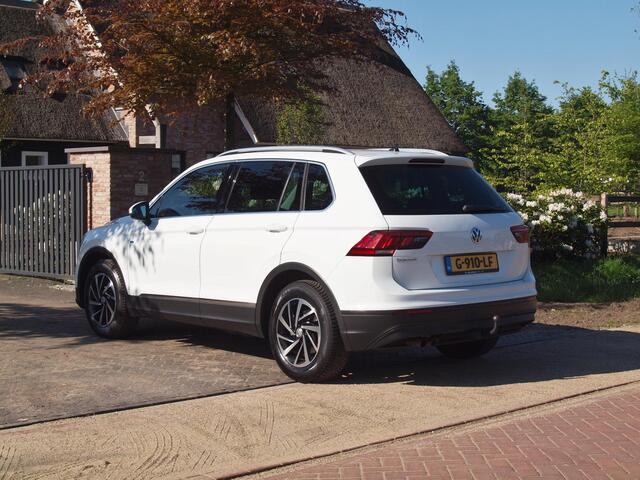 Volkswagen TIGUAN 1.5 TSI ACT Highline | Apple Carplay | Led koplampen | Automaat | Trekhaak | Parkeersensoren |