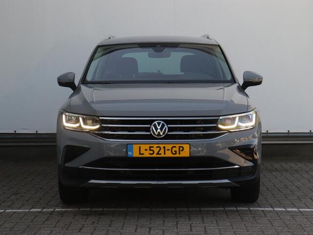 Volkswagen TIGUAN 1.5 TSI Elegance | Stoel & stuur verwarming | Trekhaak | Navigatie | Camera | Keyless |