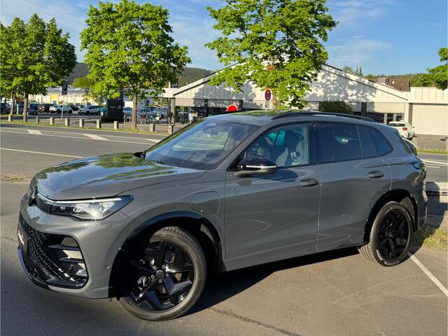 Volkswagen TIGUAN 1.5 eHybrid R-Line Edition 272PK Pano Tr.Haak Blackstyle