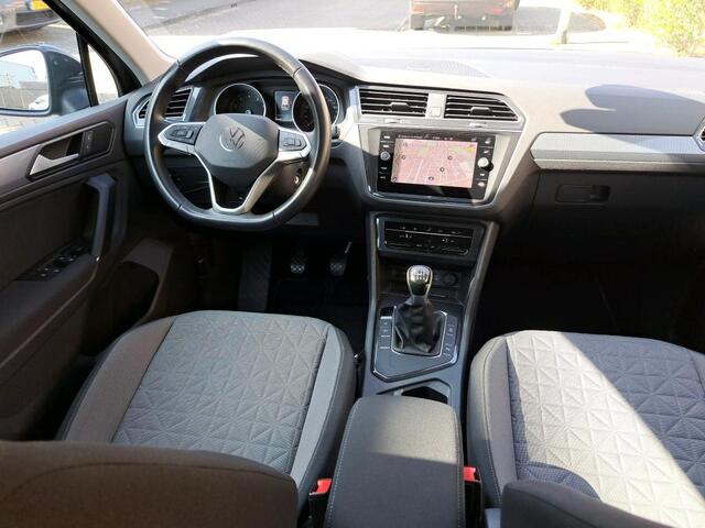 Volkswagen TIGUAN 1.5 TSI Life Executive | Navi | Trekhaak | Verwacht