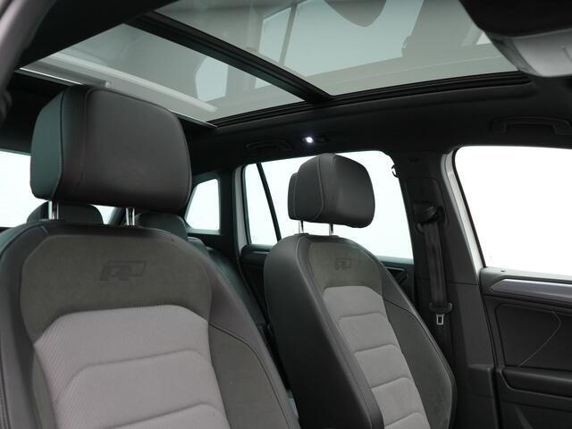 Volkswagen TIGUAN 2.0 TSI 4Motion R-Line 220pk | Panodak | Trekhaak Afneembaar | Adaptive Cruise | 360 Camera | LED | Carplay | Stoelverwarming | 20'' L.M. |