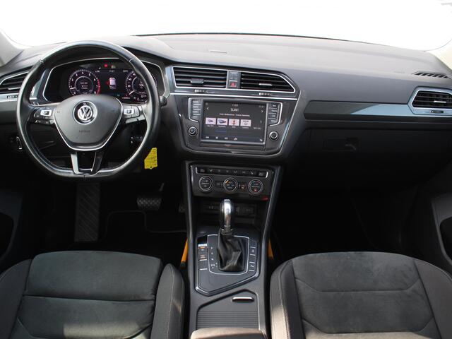 Volkswagen TIGUAN 1.4 TSI ACT Highline AUTOMAAT / Elektrisch Schuif-/Kanteldak / Navigatie / Stoelverwarming Voor / R-Line Exterieur / Trekhaak (1800 KG) /