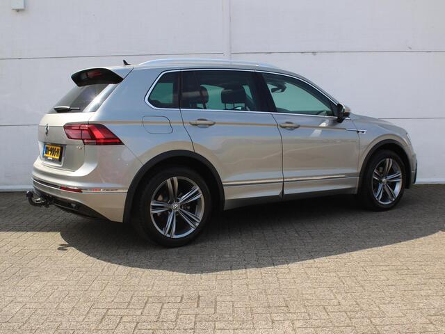 Volkswagen TIGUAN 1.4 TSI ACT Highline AUTOMAAT / Elektrisch Schuif-/Kanteldak / Navigatie / Stoelverwarming Voor / R-Line Exterieur / Trekhaak (1800 KG) /
