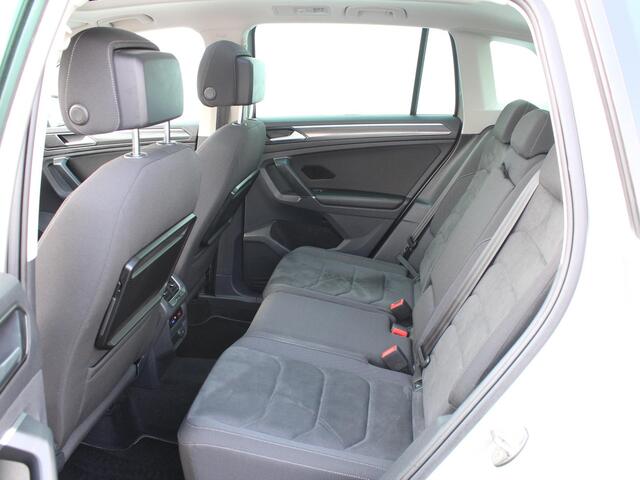 Volkswagen TIGUAN 1.4 TSI ACT Highline AUTOMAAT / Elektrisch Schuif-/Kanteldak / Navigatie / Stoelverwarming Voor / R-Line Exterieur / Trekhaak (1800 KG) /