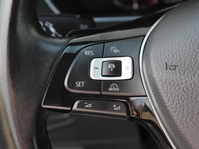 Volkswagen TIGUAN 1.4 TSI ACT Highline AUTOMAAT / Elektrisch Schuif-/Kanteldak / Navigatie / Stoelverwarming Voor / R-Line Exterieur / Trekhaak (1800 KG) /