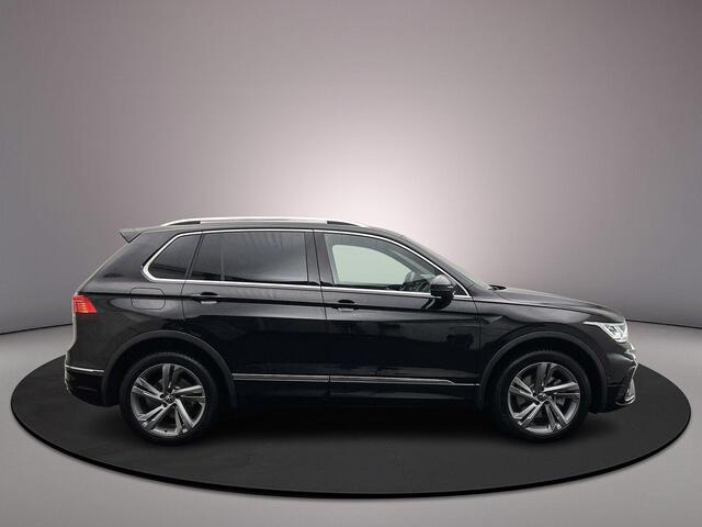Volkswagen TIGUAN R-Line Business 1.4 TSI eHybrid 245pk DSG Automaat Trekhaak, Adaptive cruise control, Navigatie, LED matrix koplampen, Stuurwiel verwarmd, Parkeersensoren