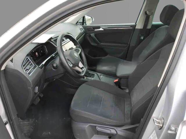 Volkswagen TIGUAN 1.4 TSI eHybrid 245pk PHEV Elegance / Panoramadak / Trekhaak 1800kg / Matrix LED / Wordt Verwacht