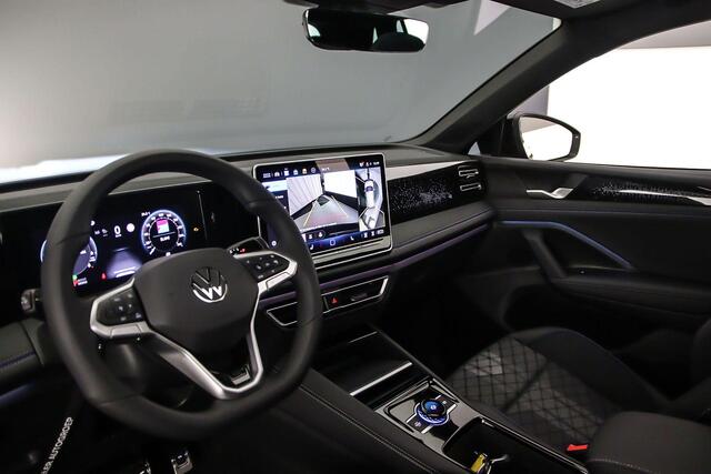 Volkswagen TIGUAN R-Line Business 1.5 TSI eHybrid 272pk DSG Automaat Trekhaak, Black style, Panoramadak, Navigatie, Adaptive cruise control, 360 camera, Elektrische achterklep, Achteruitrijcamera