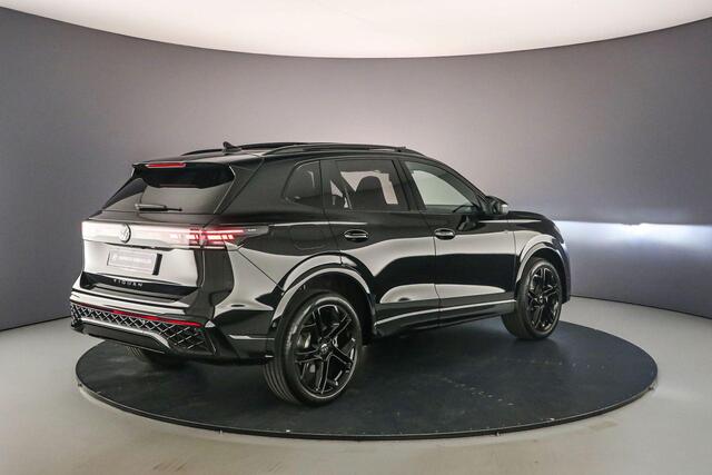 Volkswagen TIGUAN R-Line Business 1.5 TSI eHybrid 272pk DSG Automaat Trekhaak, Black style, Panoramadak, Navigatie, Adaptive cruise control, 360 camera, Elektrische achterklep, Achteruitrijcamera