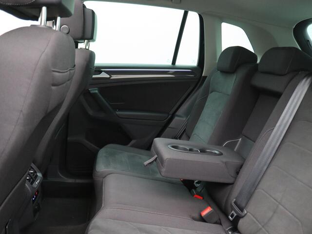 Volkswagen TIGUAN 1.4 TSI eHybrid Elegance 245PK DSG Matrix Led, adaptive cruise met travel assist, schuif-kanteldak, achteruitrijcamera, elek. bedienbare achterklep, 18" lichtmetaal