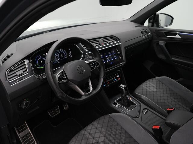 Volkswagen TIGUAN 1.4 TSI 245 pk DSG eHybrid R-Line Business+ | Stuur-/stoelverwarming | Parkeersensoren voor/achter | Standkachel | Black Style