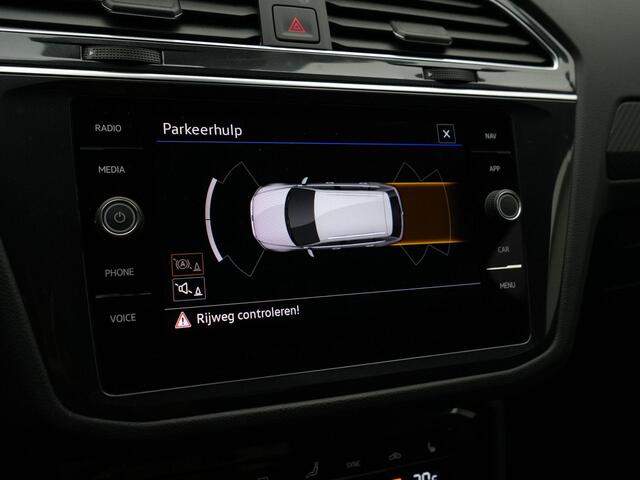 Volkswagen TIGUAN 1.4 TSI 245 pk DSG eHybrid R-Line Business+ | Stuur-/stoelverwarming | Parkeersensoren voor/achter | Standkachel | Black Style